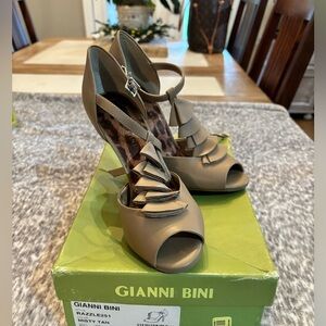 Gianni Bini - Razzle - Tan - Faux Leather - Size 7 - Lightly Worn